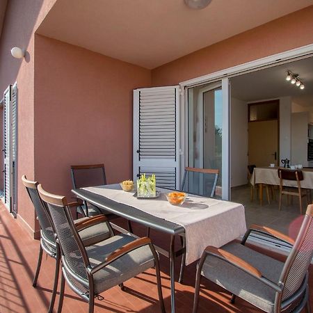Apartment Rubina With Secure Parking Medulin Exterior foto