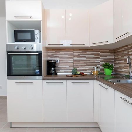 Apartment Rubina With Secure Parking Medulin Exterior foto